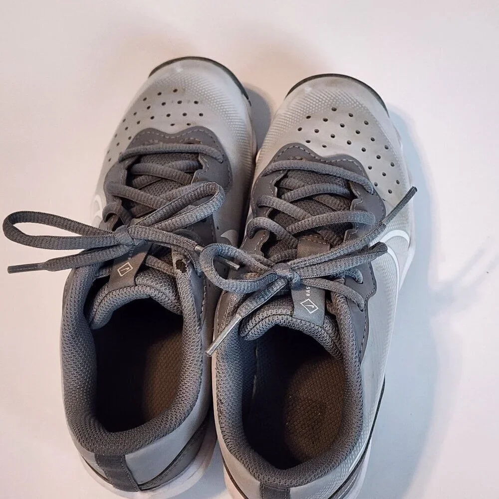 Nike Diamond fastflex softball cleats sz 1 Kids grey